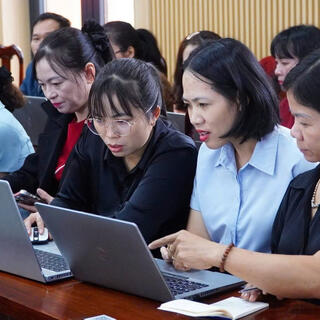 <a href="/tin-tuc-su-kien/thong-tin-kinh-te-chinh-tri-xa-hoi" title="Chuyển đổi số" rel="dofollow">Chuyển đổi số</a>