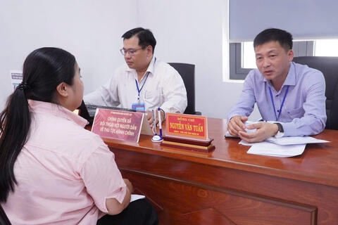 BÀN ĐỐI THOẠI” – ĐỂ CẢI CÁCH THỦ TỤC HÀNH CHÍNH THỰC SỰ PHỤC VỤ NHÂN DÂN